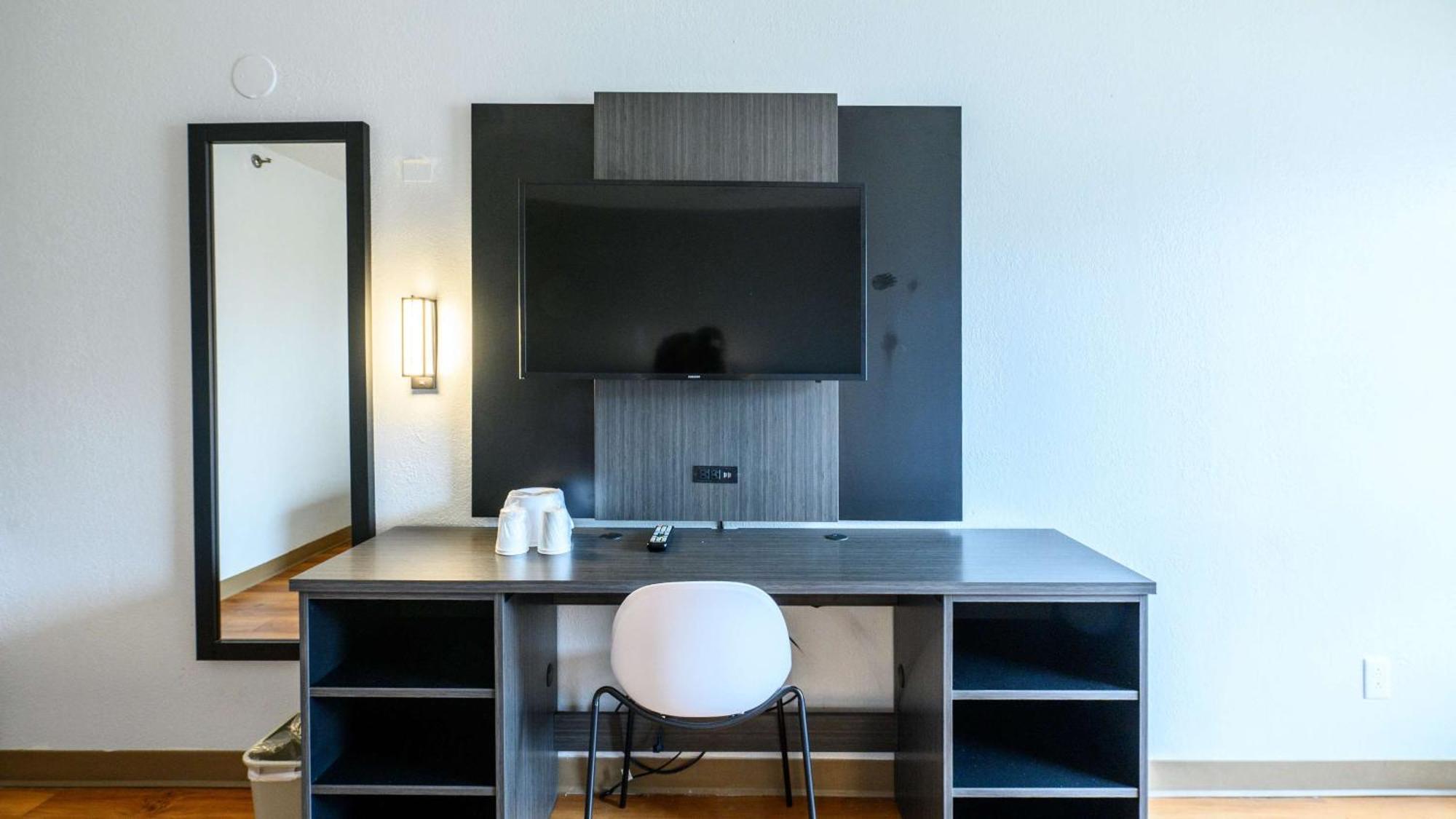 Hotel 6-branford, Ct - New Haven 2*