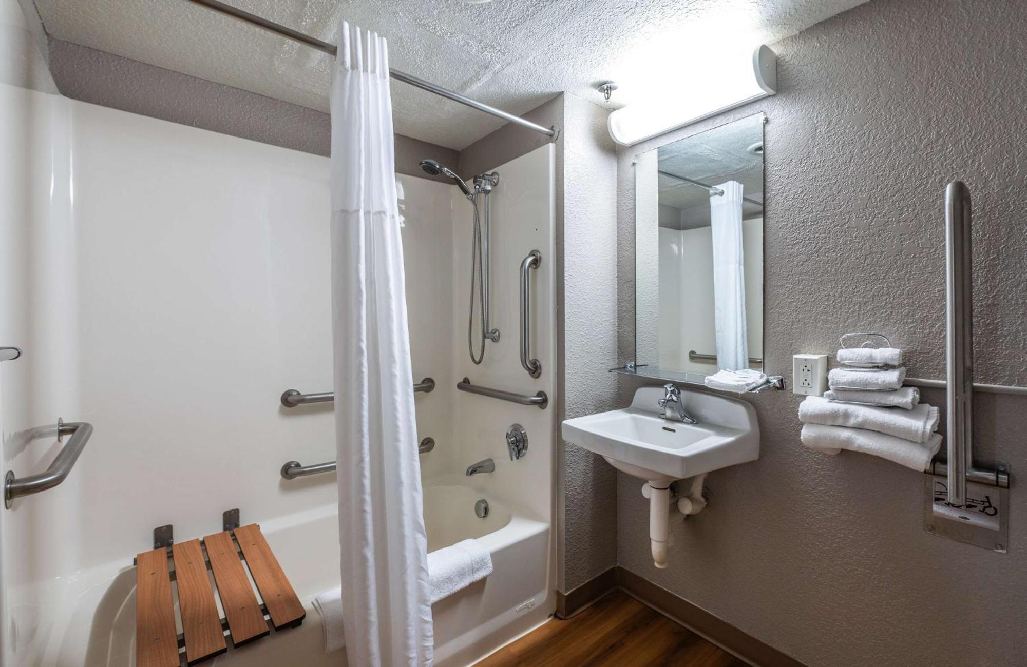 Hotel 6-branford, Ct - New Haven 2*