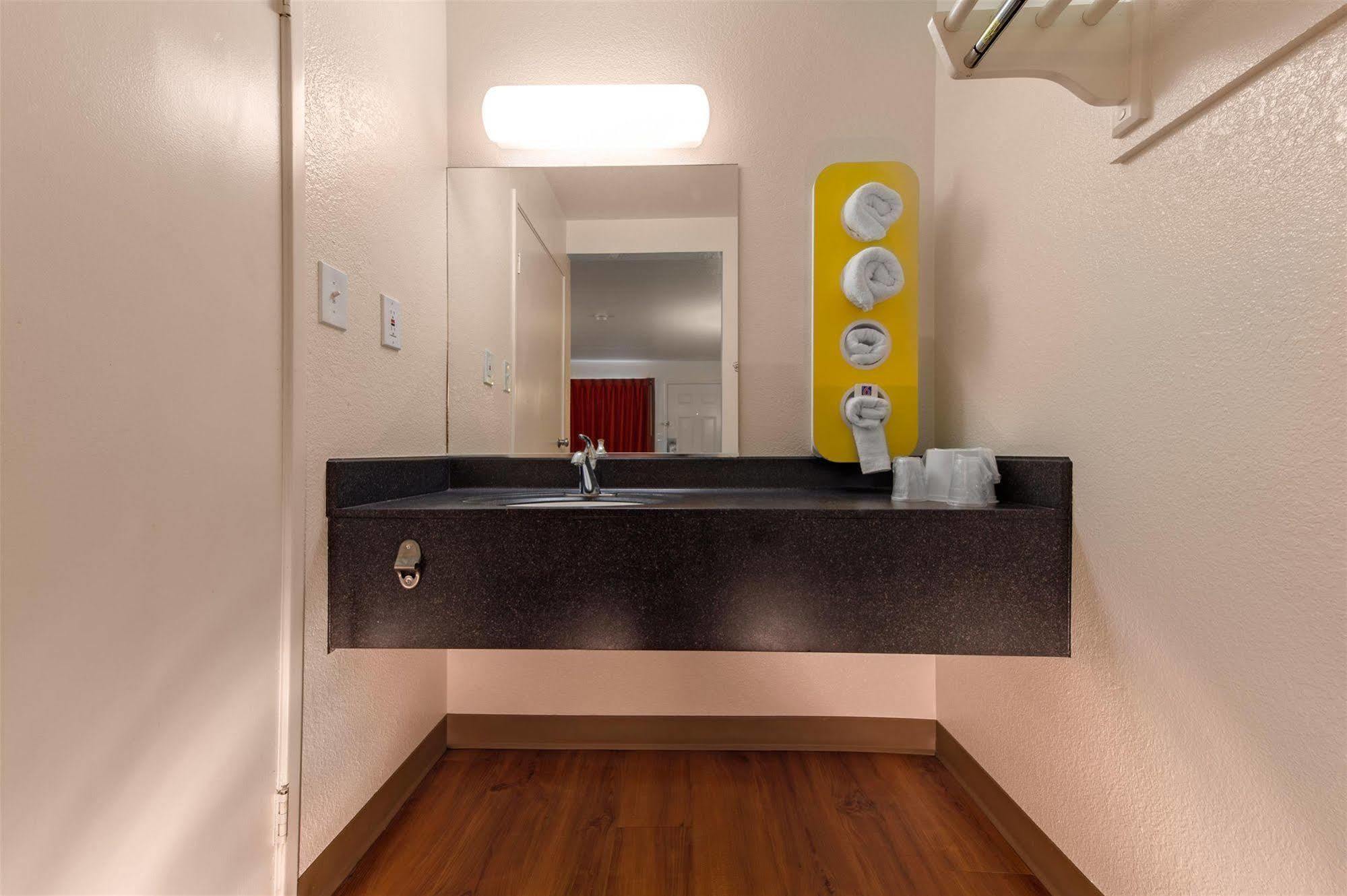 6-branford, Ct - New Haven Hotel 2*