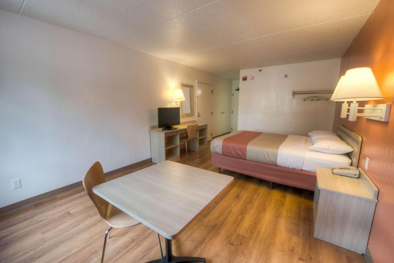 Hotel 6-branford, Ct - New Haven Branford