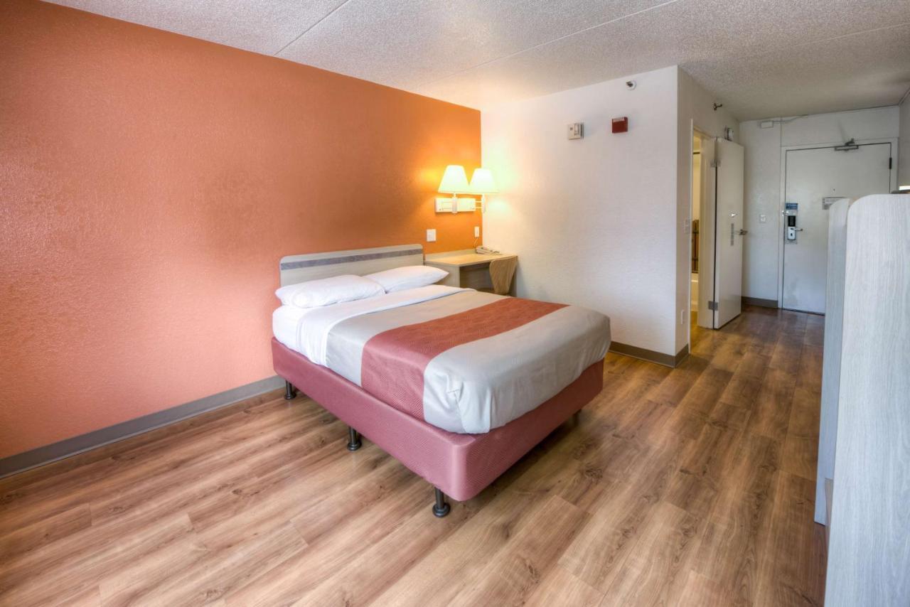 Hotel 6-branford, Ct - New Haven Branford